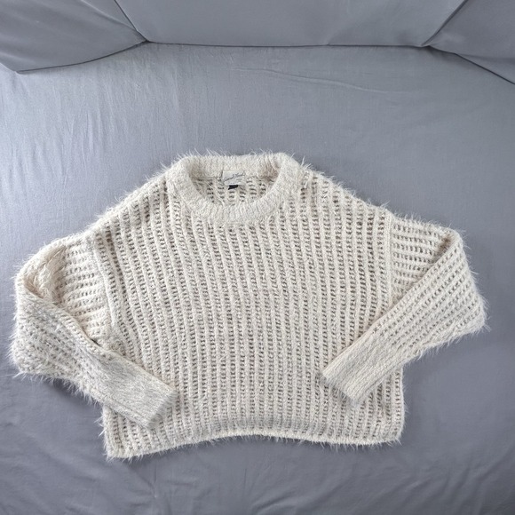 Universal Thread Sweaters - Universal Thread Cream Cropped Cozy Fuzzy‎ Sweater Women's Large Winter Cabin